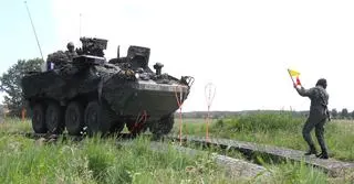 Amerykanie z kołowym transporterem opancerzonym Stryker na wspólnych ćwiczeniach z Polakami, rok 2018
