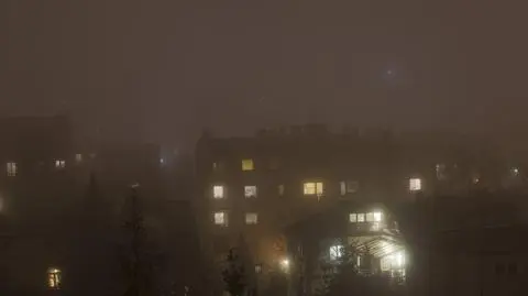 Wieczorem miejscami wciąż snuje się smog
