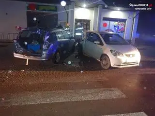 Pijany traktorzysta zahaczył bronami dwa samochody