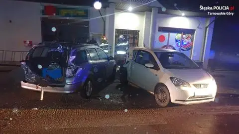 Pijany traktorzysta zahaczył bronami dwa samochody