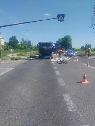Potrącenie 11-latka na rowerze przez ciężarówkę