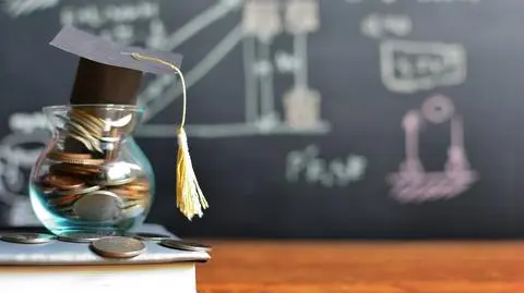 edukacja ekonomia shutterstock_1039286131