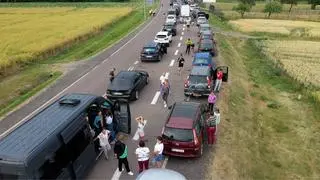Кілька сотень автомобілів не можуть в'їхати в Україну