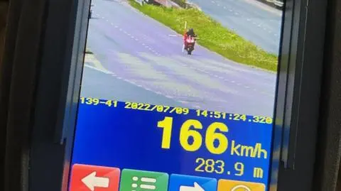 Pędził motocyklem przez miasto prawie 100 km/h za szybko. Wyznał, że "nie spodziewał się policjantów"