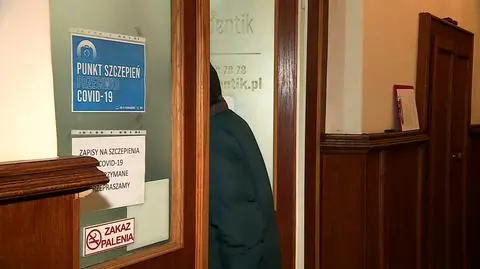 "Ktoś zadzwonił do taty i powiedział: skreślam pana". Kilku tysiącom seniorów przesunięto terminy szczepień 