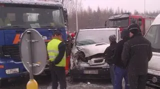 W wypadku ranne zostały dwie osoby z busa