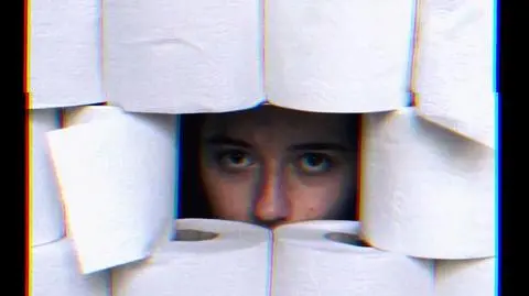 "Smutna bym była, gdybym niechcący babcię zabiła". Nastolatka z nudów nagrała rap o pandemii