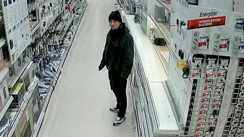 Jest podejrzewany o kradzież sprzętu elektronicznego, szukają go