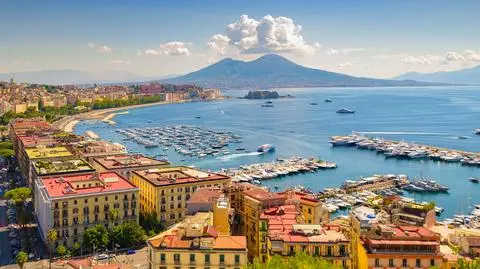 neapol - Alessandro Tortora shutterstock_2114623394