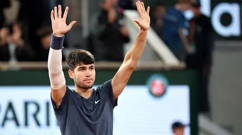 Alcaraz przetrwał kryzys w Paryżu