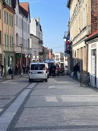 24-latek spadł z gzymsu kamienicy