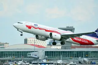 Boeing 737-8 Max startujący z Lotniska Chopina w Warszawie w lipcu 2018 roku