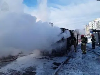 Strażacy gasili płonący autobus