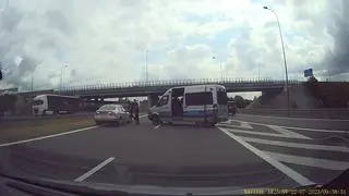 Radiowóz stanął w poprzek drogi
