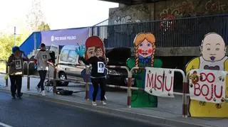 Uczniowie i postacie plastyczne 