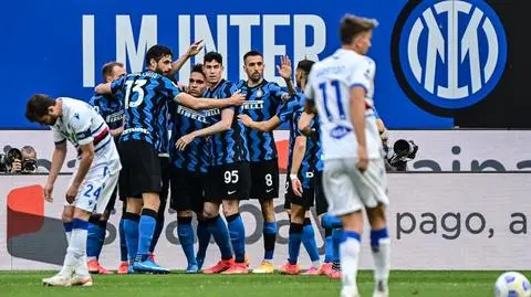 Przed stadionem feta, na boisku demolka. Mistrz bezlitosny dla Bereszyńskiego