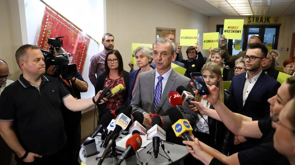 Przemówienie Sławomira Broniarza: zawieszamy strajk do września