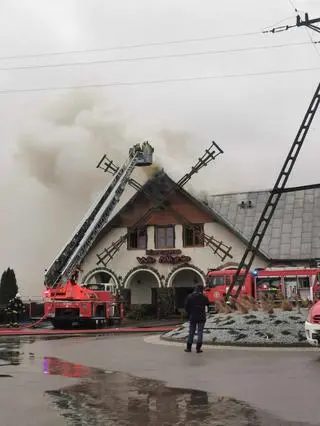 Pożar karczmy w Tuszynie pod Łodzią