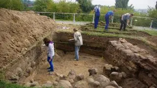 Archeolodzy mają nadzieję natrafić również na drewnianą wieżę