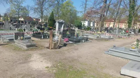 90-latek wpadł do grobowca
