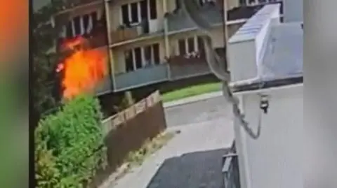 Kamery zarejestrowały moment wybuchu gazu. "Najbardziej ucierpiała 12-letnia dziewczynka"