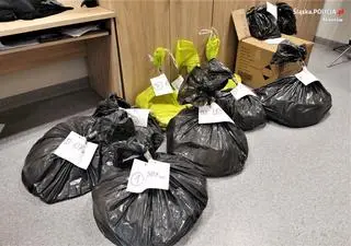 Zarzuty dla listonoszki. Zgromadziła w swojej piwnicy ponad 2600 niedoręczonych przesyłek