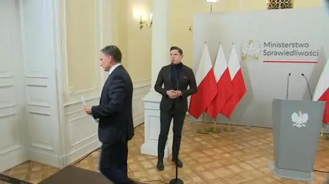 Briefing Zbigniewa Ziobry. Dziennikarze próbują zadać pytania