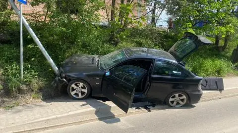 Podczas ucieczki mężczyzna rozbił samochód