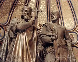 Mieszko I i Bolesław Chrobry na pomnikach w tzw. Złotej Kaplicy w Katedrze Poznańskiej