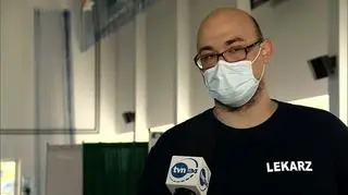 Koordynator punktu doktor Szymon Bielonko mówi, że robione jest wszystko, aby szczepionki się nie zmarnowały 