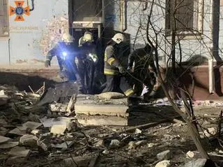 Służby ratownicze w miejscu ostrzału 