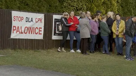Mieszkańcy Palowic protestują przeciwko budowie kolei przez ich wieś