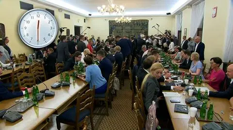 Chronologia nocnych wydarzeń w Sejmie
