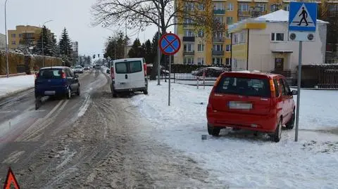 Chciała uniknąć zderzenia z innym autem, wjechała na chodnik i uderzyła w pieszą