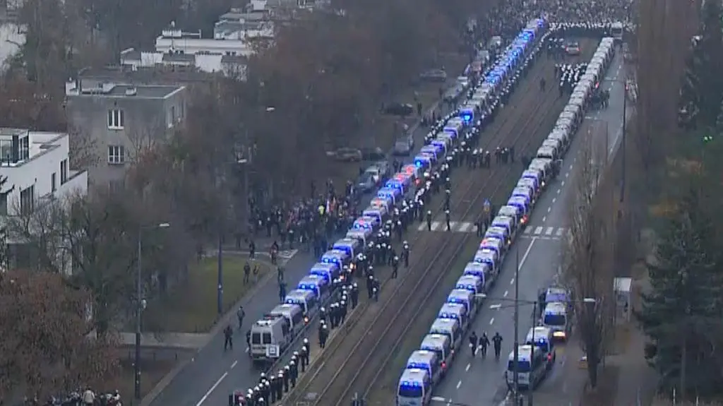 Kordon policji na ulicy Mickiewicza