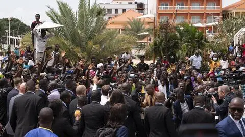 Emmanuel Macron podczas wizyty w Gwinei Bissau