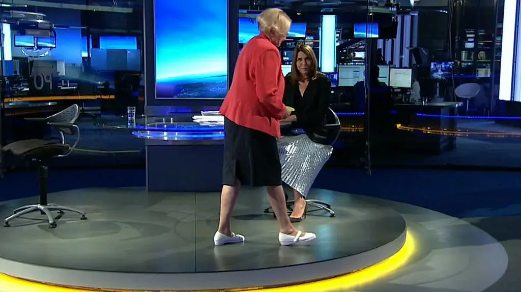 Profesor Łętowska wychodzi ze studia