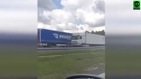 "Wszyscy zjeżdżali na prawy pas, trąbili, nic sobie z tego nie robił. Mało tego, on miał zjazd!". 80-latek pod prąd na A4