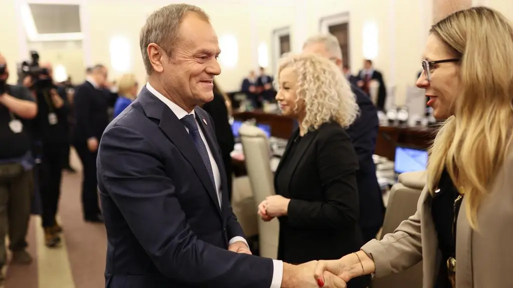 Donald Tusk, Agnieszka Buczyńska, Katarzyna Kotula (w tle)