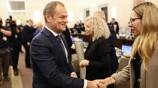 Donald Tusk, Agnieszka Buczyńska, Katarzyna Kotula (w tle)