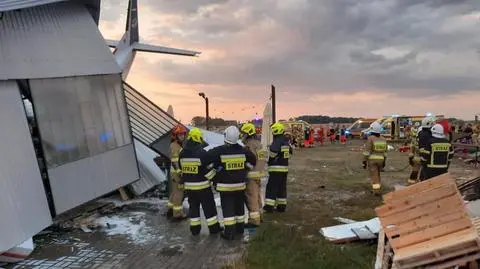 Spacerował w okolicy lądowiska. "W pewnym momencie zerwała się wichura, narzeczona ledwo stała na nogach"