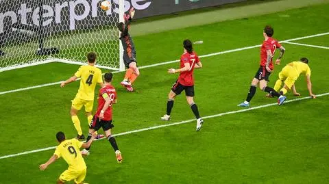 Dreszczowiec w rzutach karnych, pomylił się bramkarz. Manchester United przegrał finał w Gdańsku