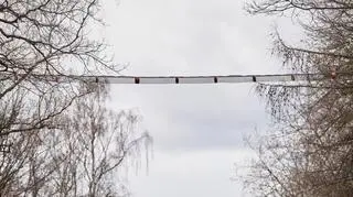 Most zawisł nad ulicą Okólną w Łodzi