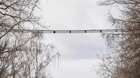 Most zawisł nad ulicą Okólną w Łodzi