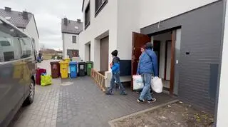 Uchodźcy wprowadzają się do domu pod Wrocławiem