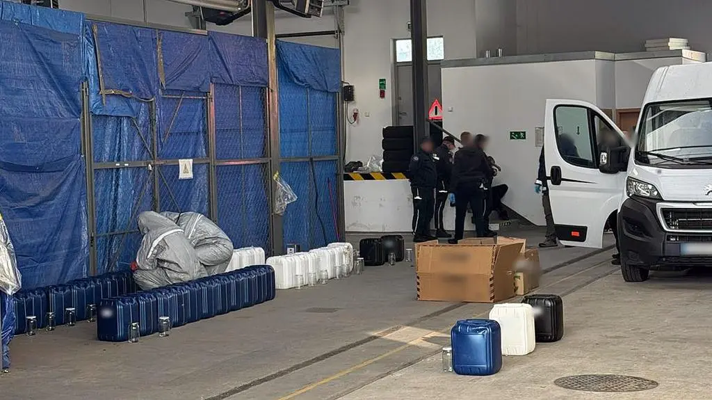 W samochodzie było 800 litrów prekursorów narkotyków