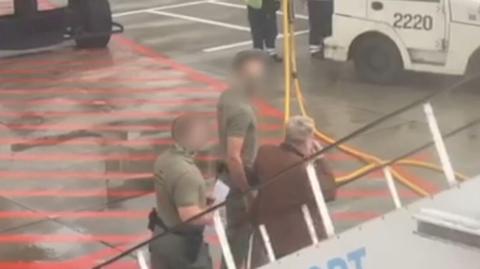 Pasażer samolotu nie wypełnił karty lokalizacyjnej. Interweniowała Straż Graniczna