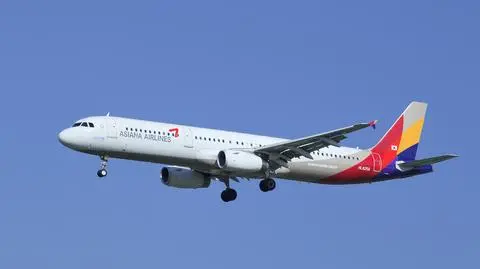 Nie będą sprzedawać biletów na miejsca przy drzwiach. To skutek groźnego incydentu podczas lotu 