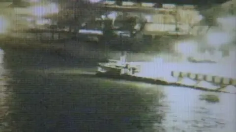 Barka poszła na dno, w zbiornikach ma 600 litrów paliwa