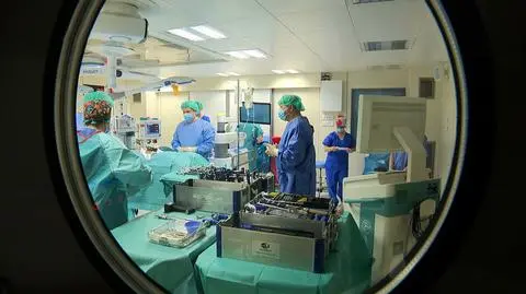 Dzień pracy z neurochirurgiem na aukcji WOŚP. W programie operacja na przytomnym pacjencie